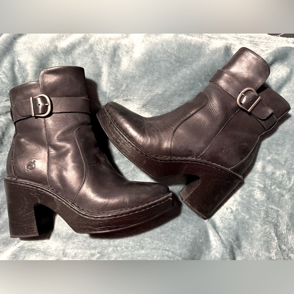 Born Women's Black Ankle Boots , size9.5
Only worn a few times